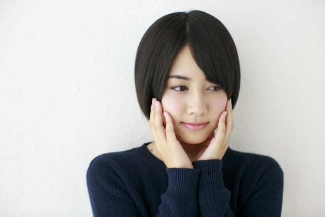 【顔を小さく見せる髪型！】顔がでかい人は「前下がりボブ」がおすすめ！ ANYTIMES BLOG ANYLIFE[エニライフ]