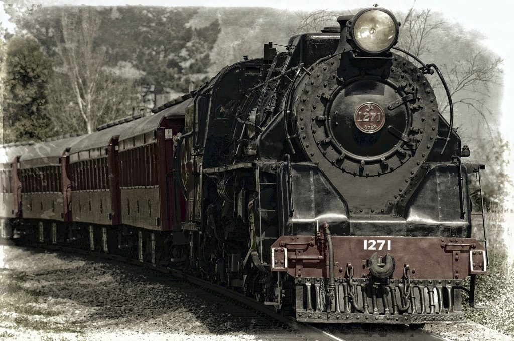 locomotive-222174_1280